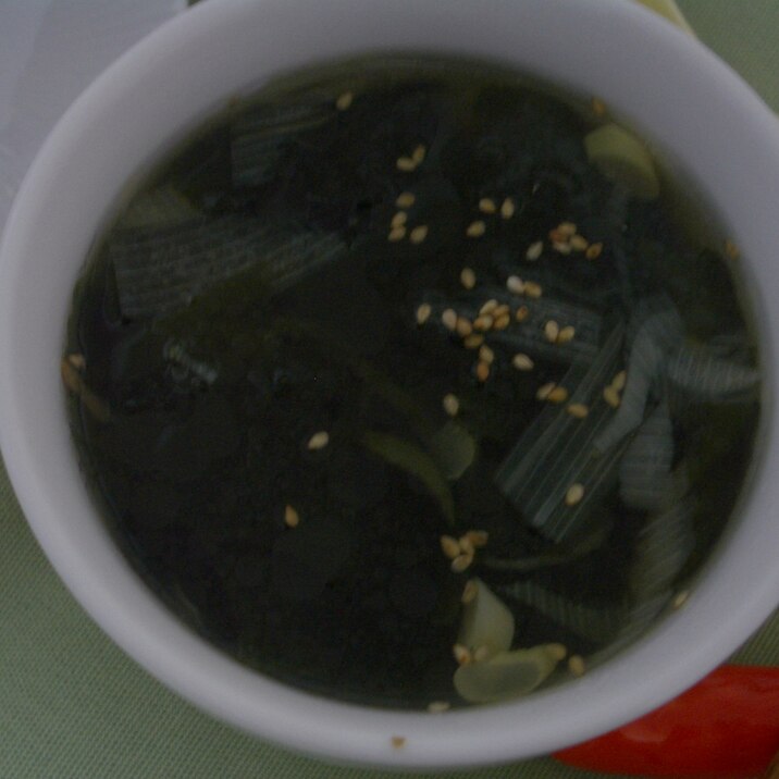 わかめと玉ねぎの中華スープ